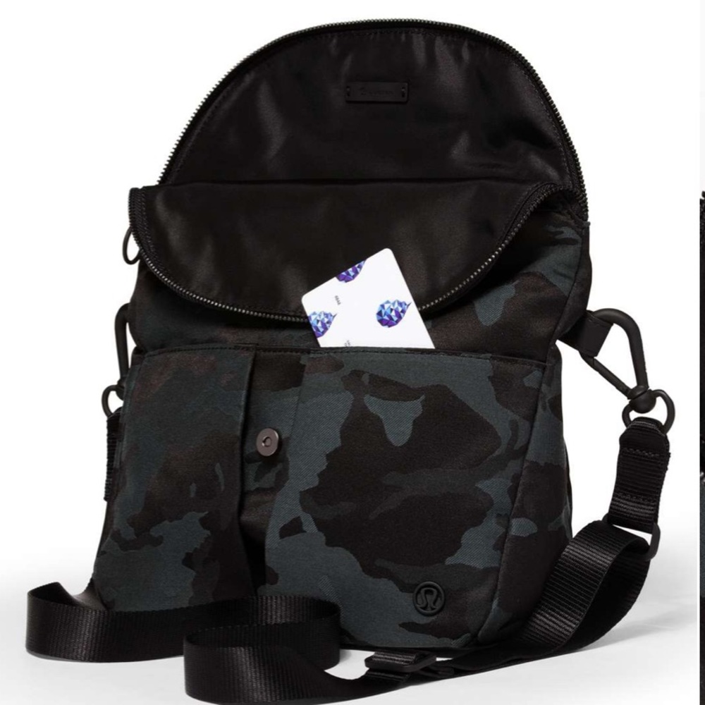 Lululemon All Night Festival Bag *5L
Jacquard Camo